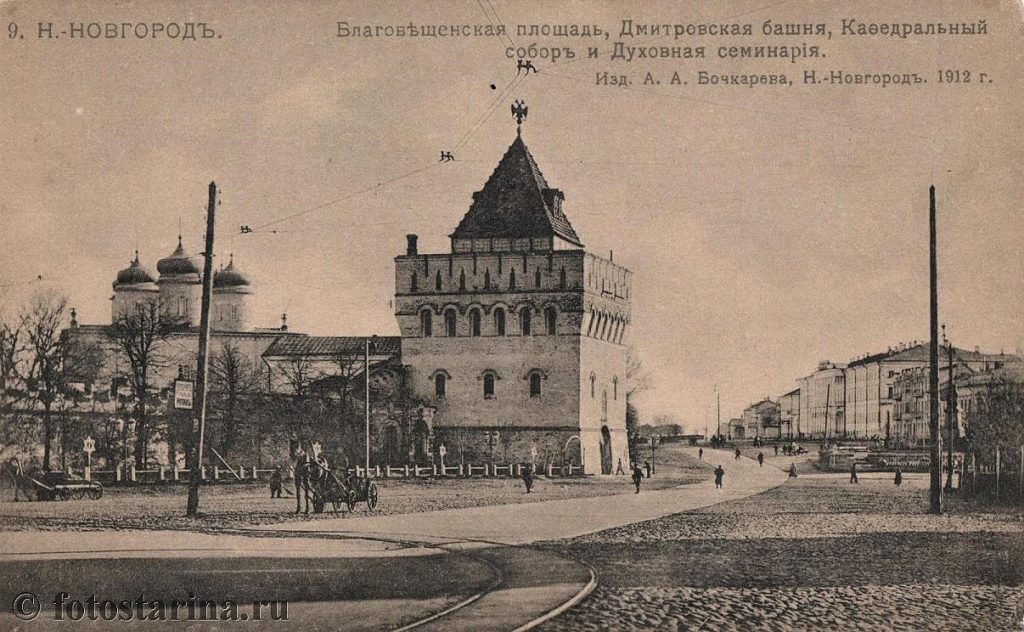 Площадь Минина и Пожарского в Нижнем Новгороде
