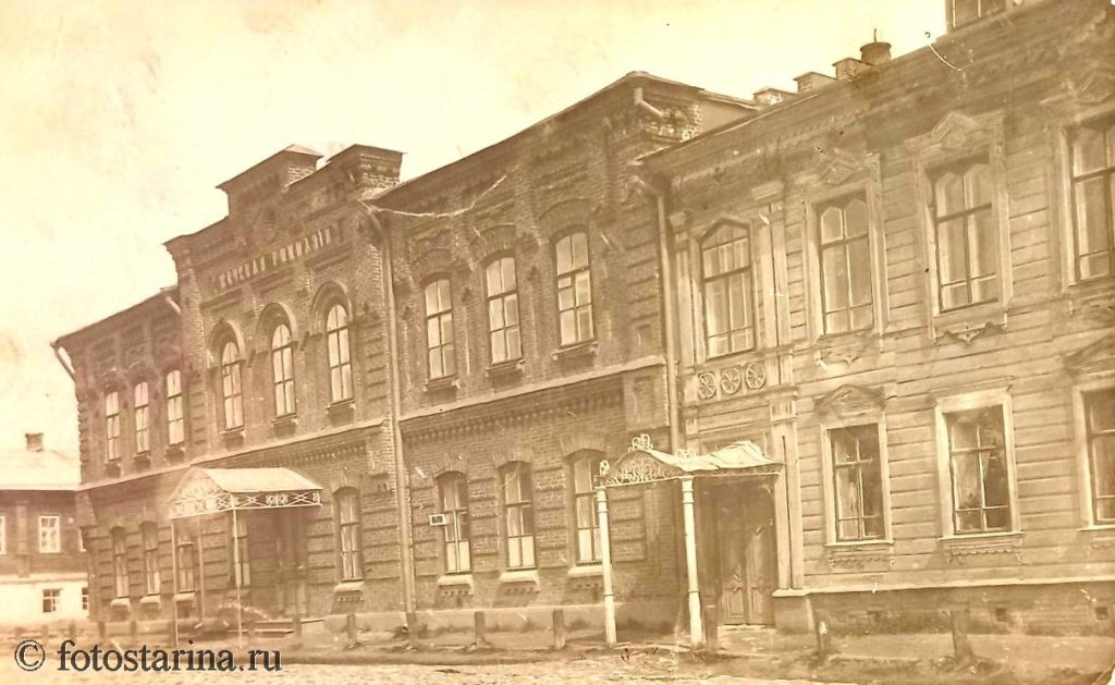 Здание женской гимназии в Арзамасе.