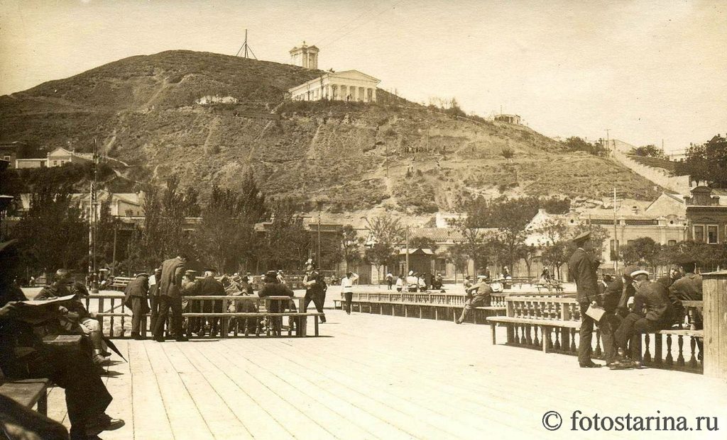 Гора Митридат в Керчи: вид на старинном фото